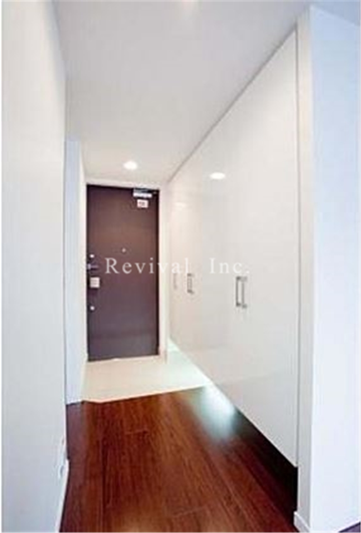 玄関　玄関部分も収納豊富です