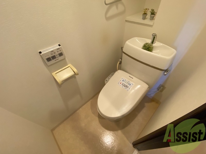 トイレ　温水洗浄便座は使い勝手も良く嬉しいですね。