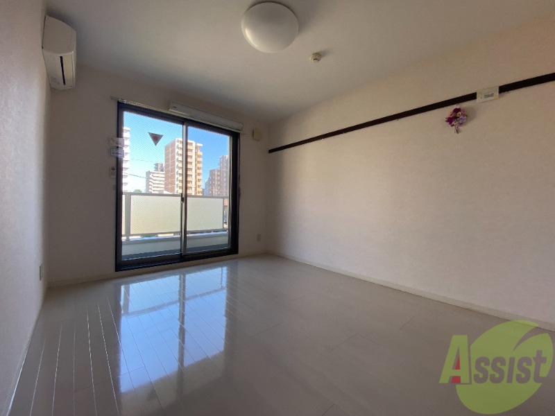 その他部屋・スペース　リビングはベッドを置いても余裕がありそうです。