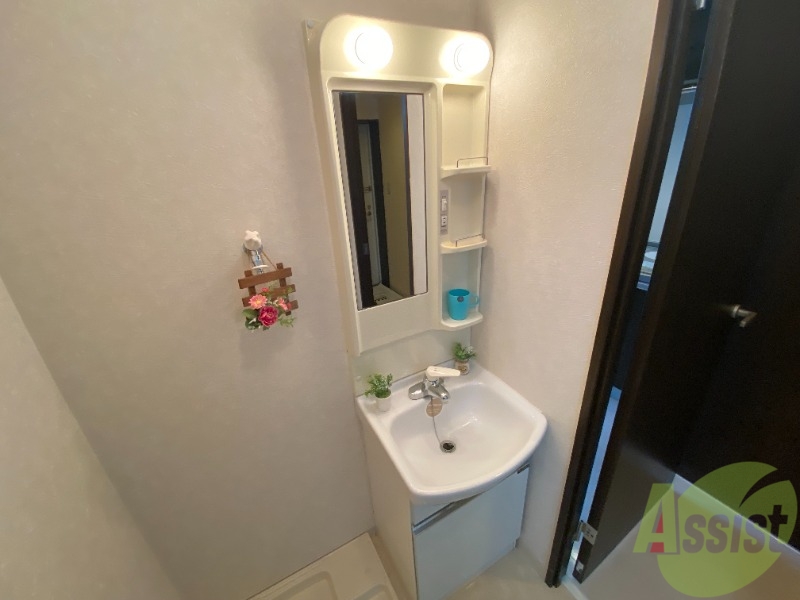 洗面設備　独立洗面化粧台は人気も高く嬉しいですね。