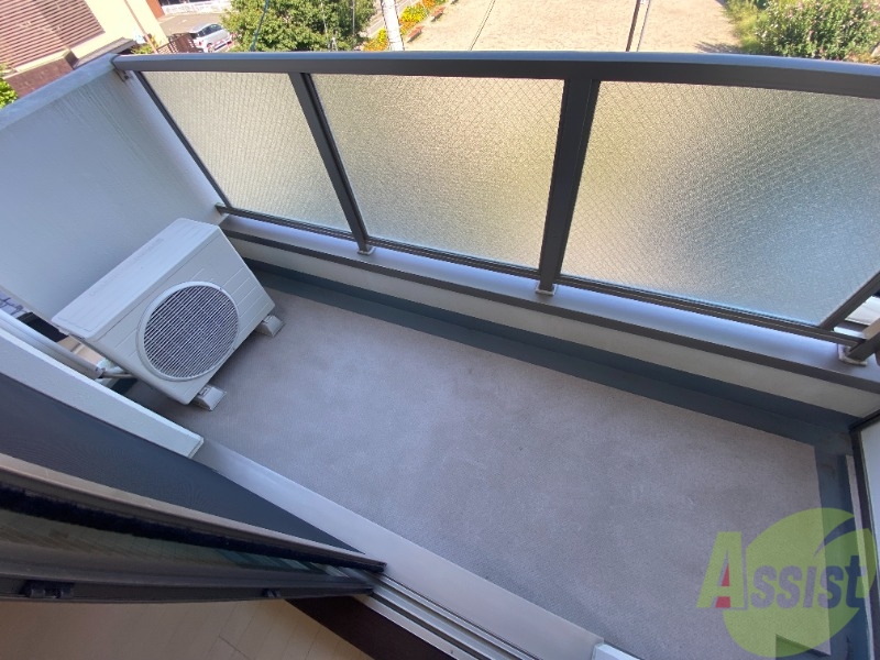 バルコニー　バルコニー付きなので晴れた日は洗濯物が干せそうです。