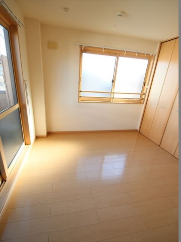 居室・リビング　2面採光の明るいお部屋です♪