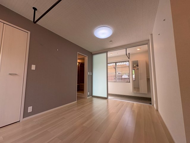 居室・リビング　コンパクトで使いやすい洋室です