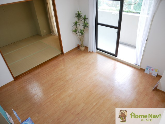 居室・リビング　インターネットが無料で使えます。