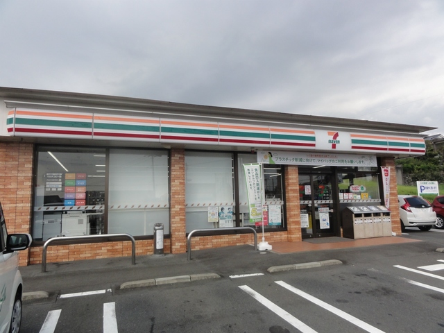 コンビニ　セブンイレブン富士宮小泉店（コンビニ）まで589m