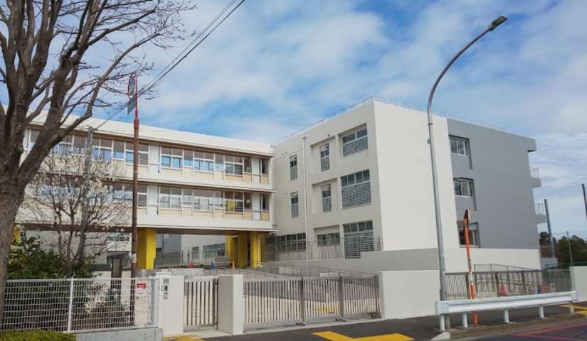 小学校　横浜市立緑園東小学校（小学校）まで1985m