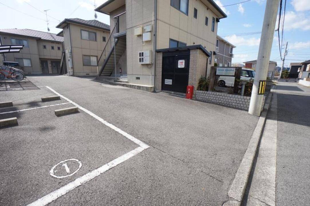 駐車場　駐車場
