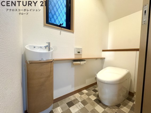 トイレ　広くて機能的なトイレです！