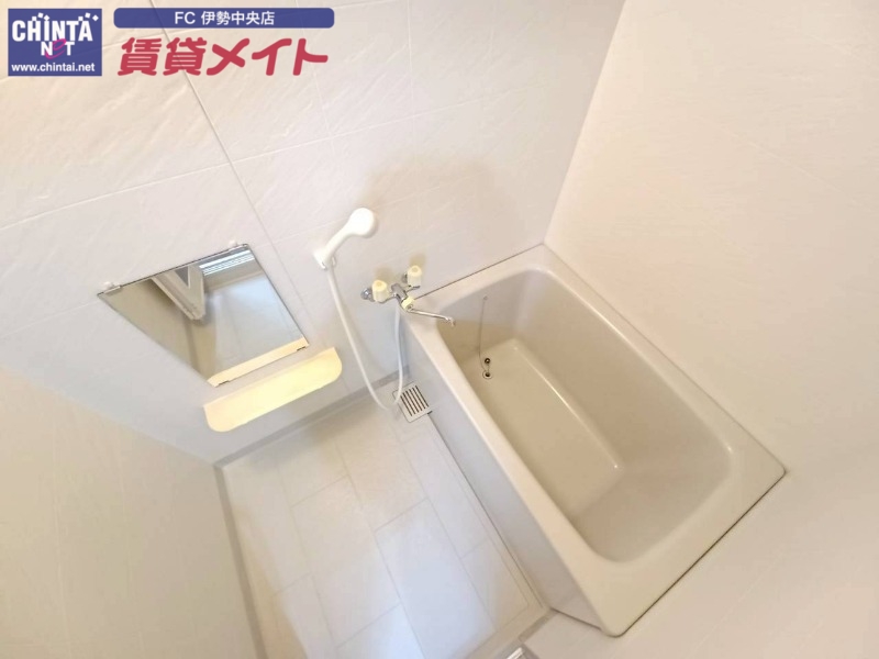 バス・シャワールーム　別部屋反転タイプ写真です。