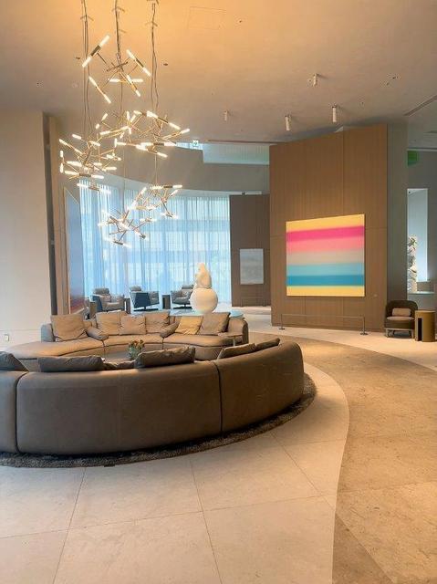 ロビー　２階　ギャラリーラウンジ（無償）