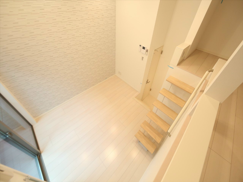 バルコニー　洋室6帖　上段ロフト5.5帖（収納でもお部屋でも使えます）