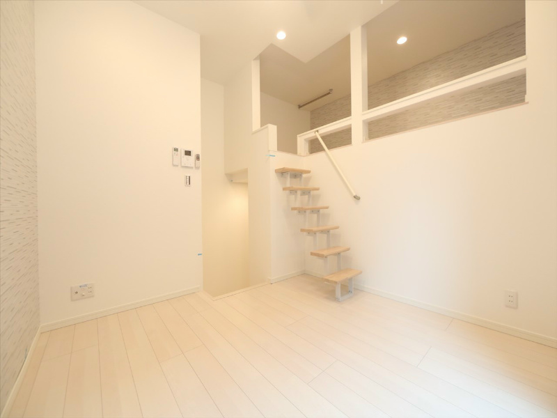 居室・リビング　洋室6帖　上段ロフト5.5帖（収納でもお部屋でも使えます）