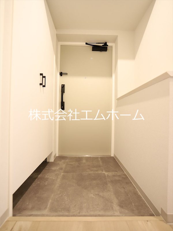 玄関　玄関　シューズボックス付（収納充実してます）