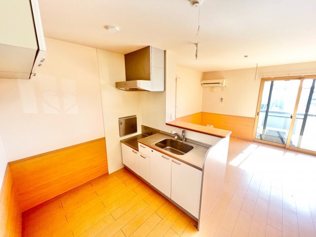 キッチン　※別部屋参考写真