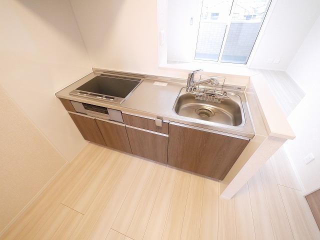 キッチン　コンパクトなキッチンで掃除もラクラク