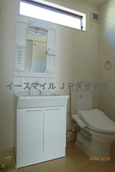 洗面設備　独立洗面化粧台が付いています