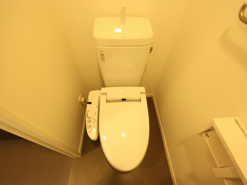 トイレ　温水洗浄便座付トイレ
