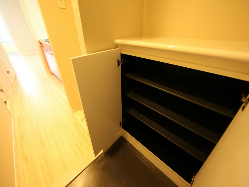 玄関　玄関　シューズボックス付