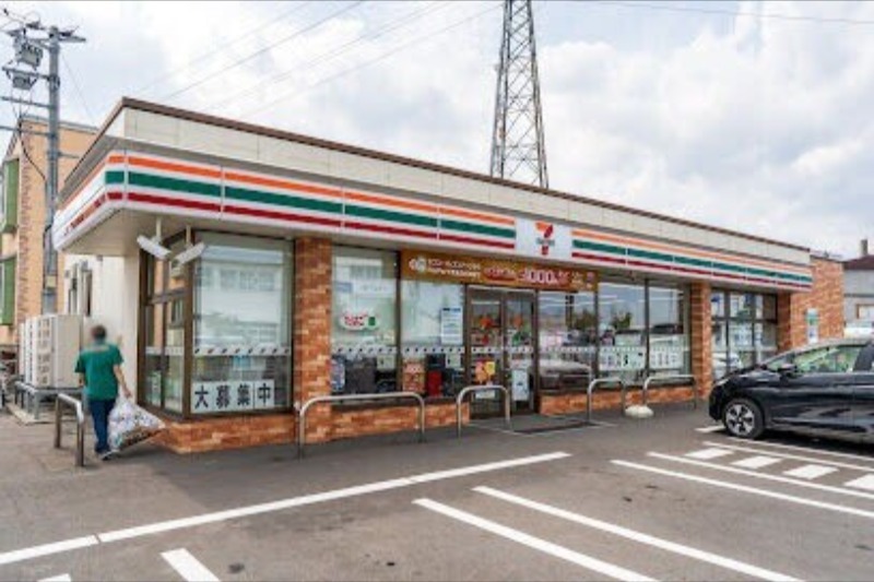 コンビニ　セブンイレブン札幌平和通14丁目店（コンビニ）まで877m