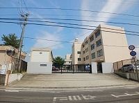 小学校　古高松小学校さん（小学校）まで500m