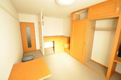 居室・リビング　折り畳みテーブルと椅子2脚