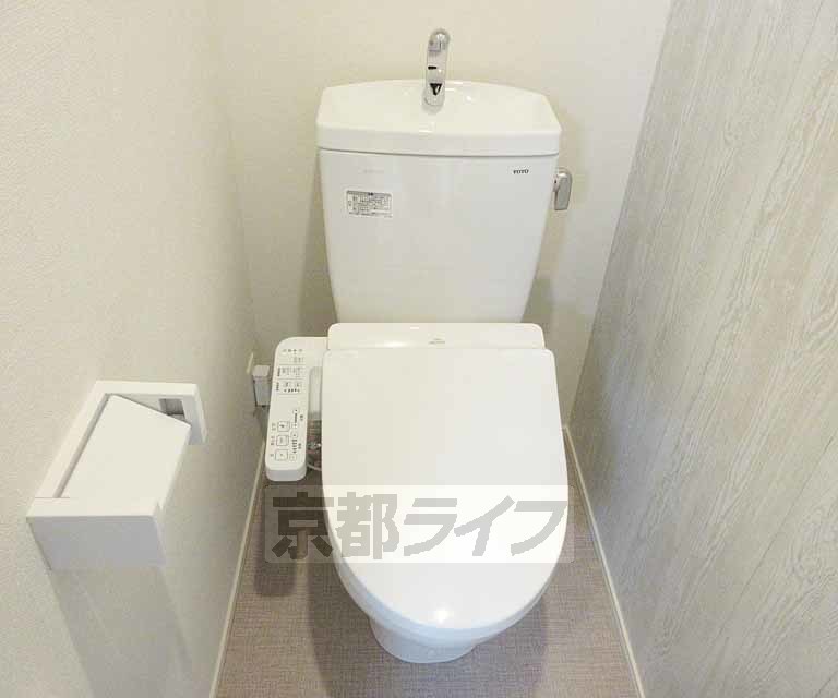 トイレ　ウォシュレット付きです・
