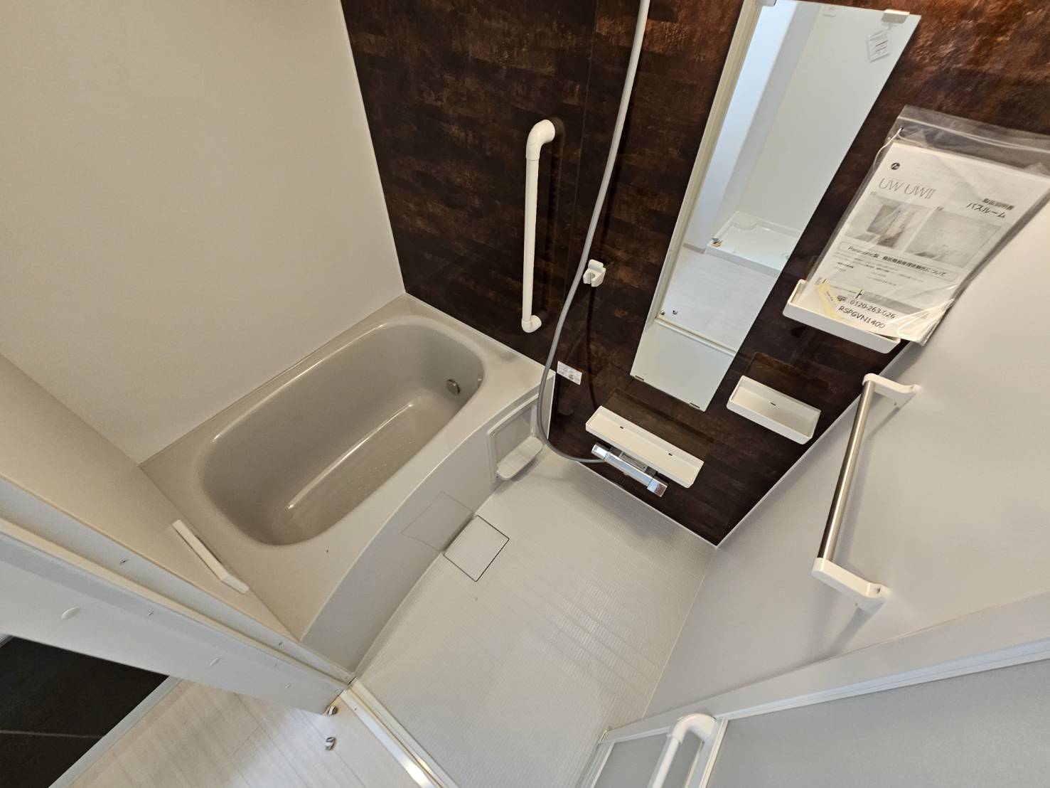 バス・シャワールーム　追炊き機能・浴室乾燥機付き。