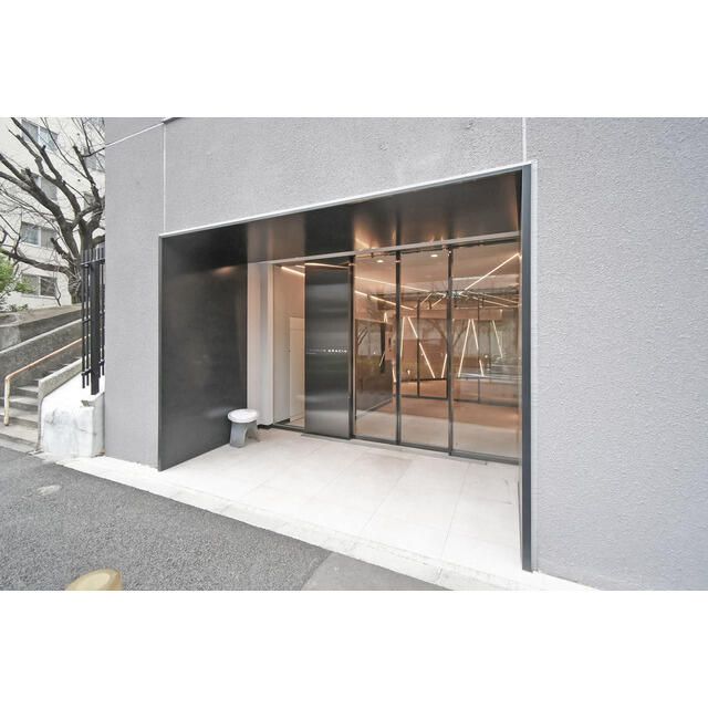 エントランス　ゆとりのあるエントランスです