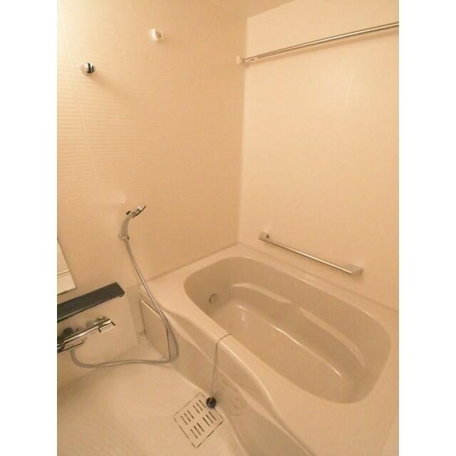 バス・シャワールーム　落ち着いた空間のお風呂です