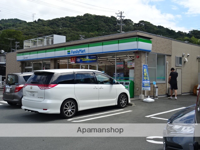 コンビニ　ファミリーマート（コンビニ）まで1970m