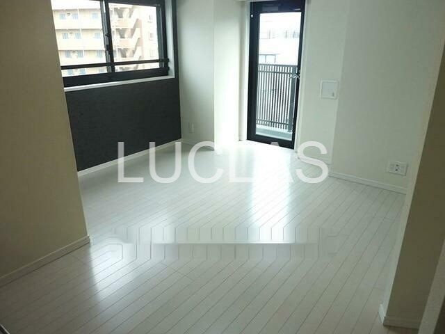 居室・リビング　ゆったりとしたリビングで憩いの空間…。