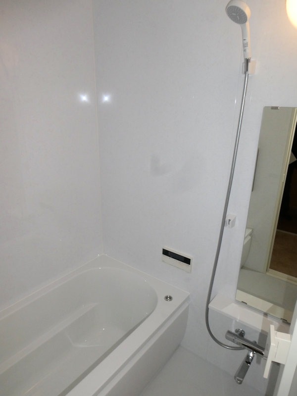 バス・シャワールーム　浴室乾燥機付きのゆったりバスルーム！