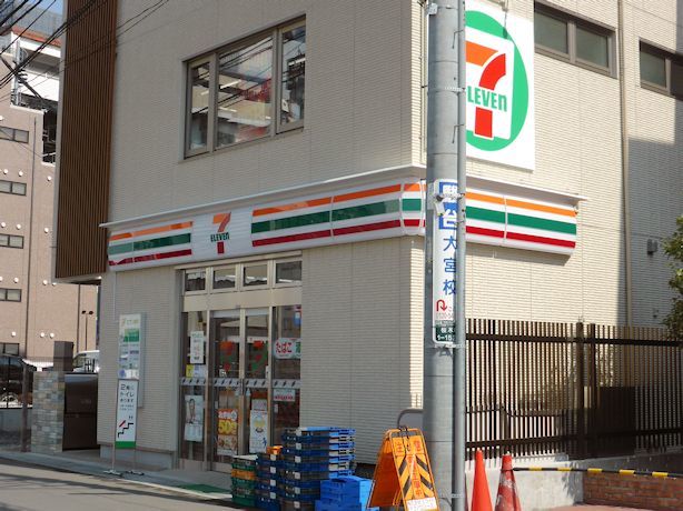 コンビニ　セブンイレブン大宮駅桜木1丁目店（コンビニ）まで270m