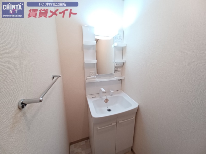 洗面設備　同型参考写真