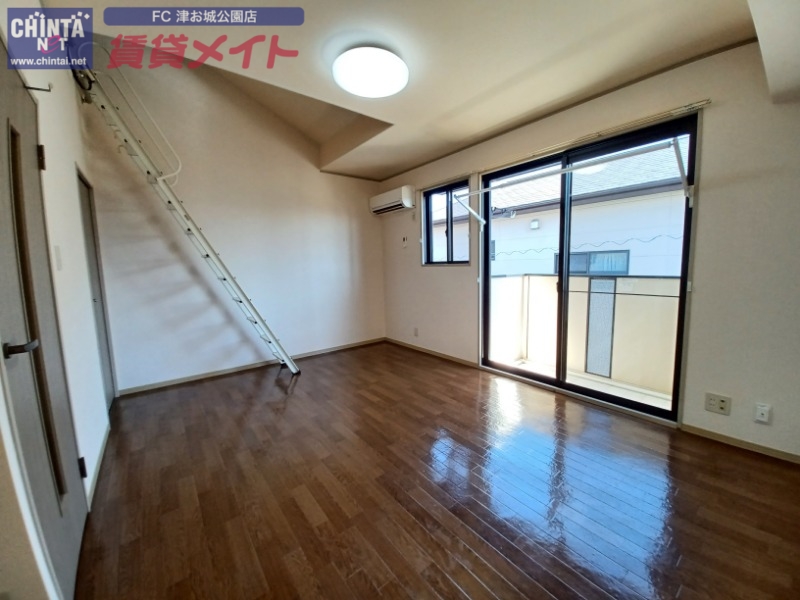 居室・リビング　同型参考写真