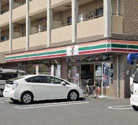 コンビニ　セブンイレブン横浜茅ケ崎東3丁目店（コンビニ）まで298m