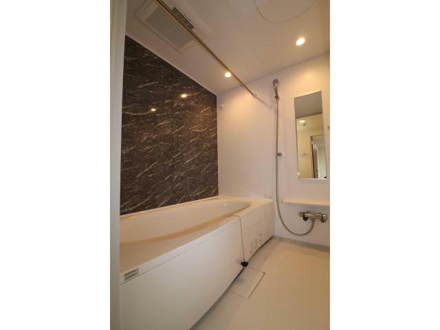 バス・シャワールーム　追い焚き出来ます