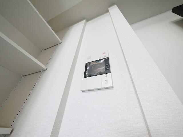 セキュリティ　お顔が見えるモニター付きインターホンで安心。