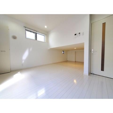 居室・リビング　室内