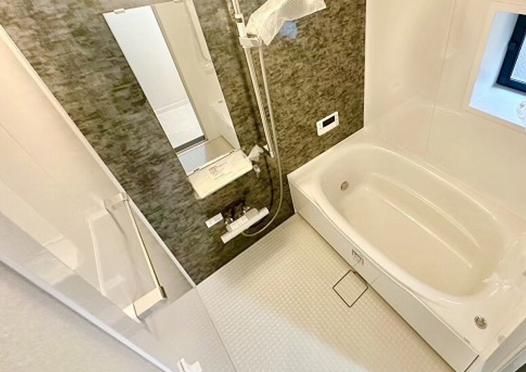バス・シャワールーム　ユニットバス新品　　追焚付給湯式バスルーム