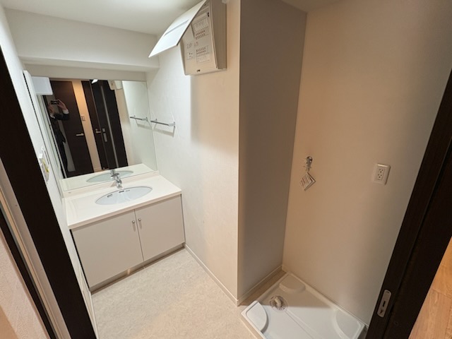 洗面設備　こちらも新品^^独立洗面台　　　防水パンも新品