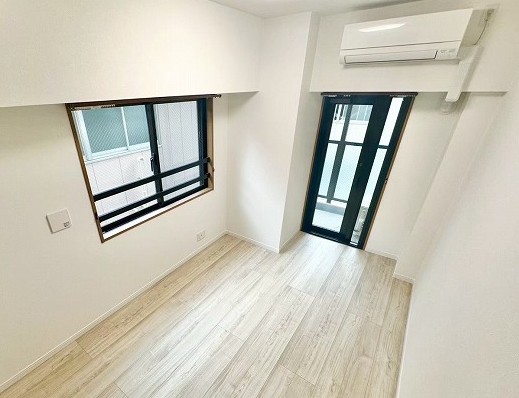 その他部屋・スペース　北側洋室6帖　2面採光の明るい室内　クローゼット、エアコン付