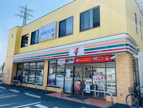 コンビニ　セブンイレブン草加吉町2丁目店（コンビニ）まで558m
