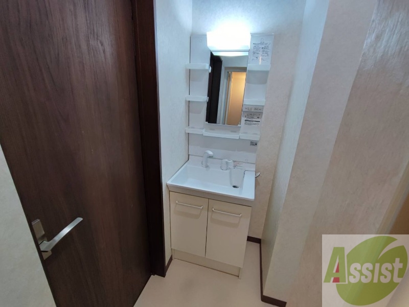 洗面設備　独立洗面台です。大きくてよいですね。シャンプーもできます！