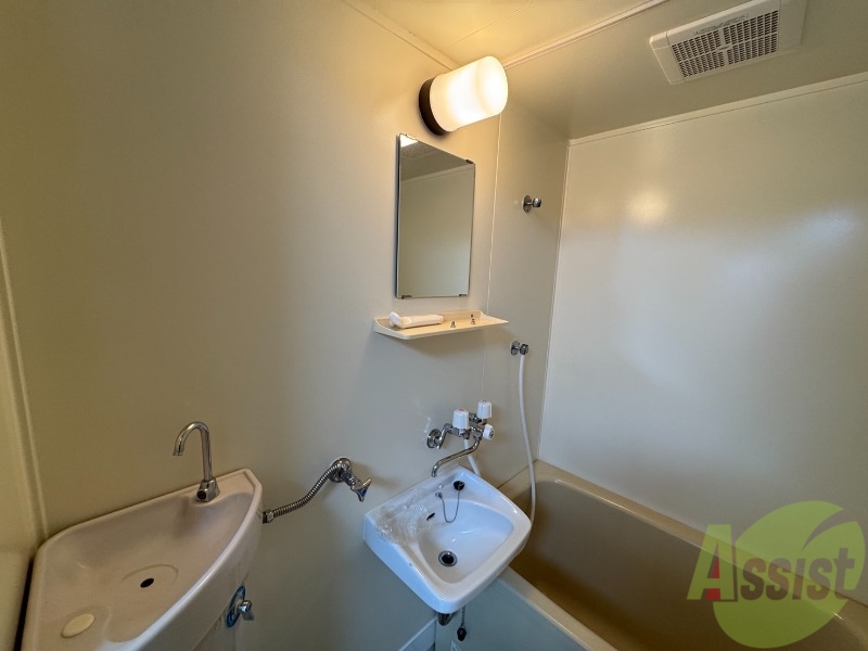 洗面設備　こちらに洗面台があります。朝の洗顔はこちらで。