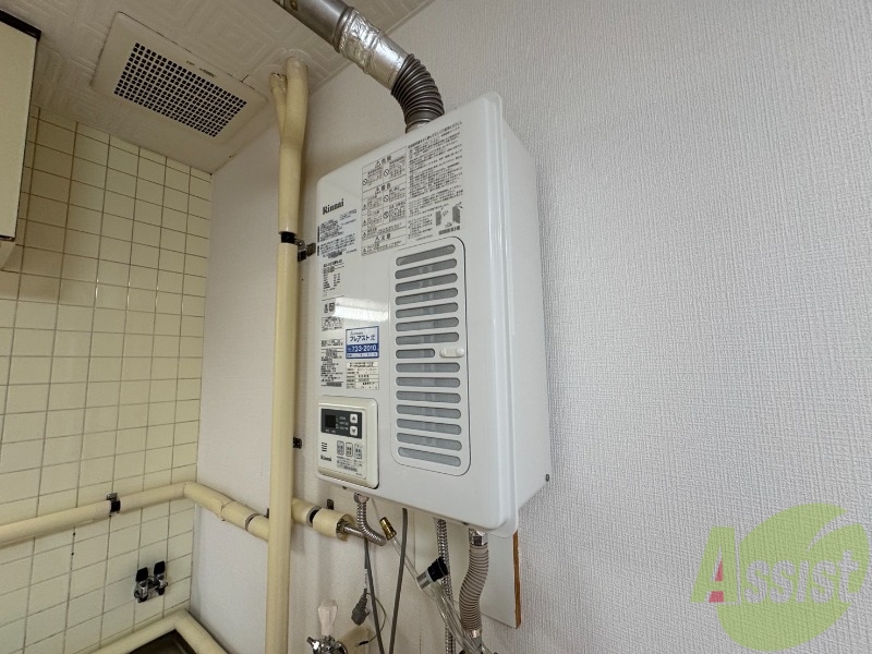 その他設備　給湯器は簡単操作で温度調整ができますよ。