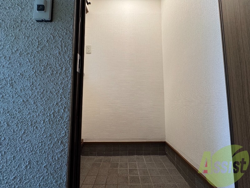 玄関　玄関の様子です。明るい印象ですね。気分もあがりそう。