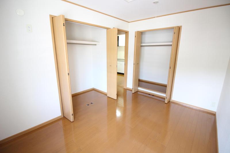 収納　北側洋室の収納とお部屋