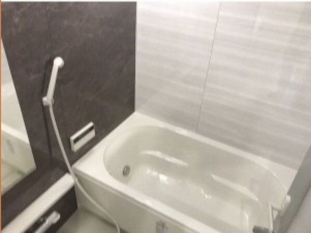 バス・シャワールーム　広めの浴室です。（追焚き・浴室乾燥機付）