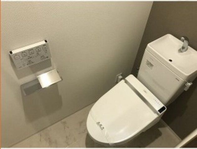 トイレ　温水洗浄便座付きのトイレです。